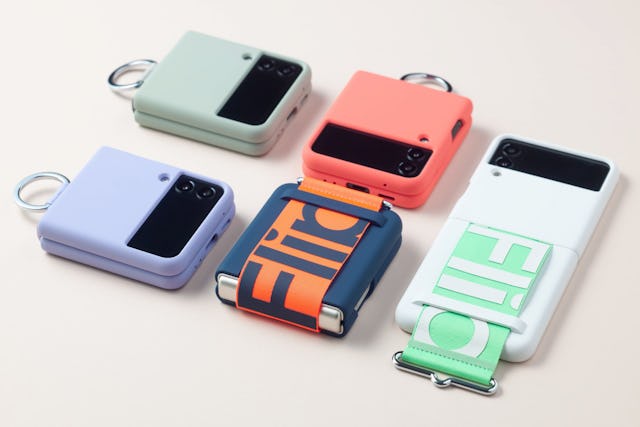 Découvre les smartphones d'une nouvelle manière, par exemple avec le Galaxy Z Flip3.