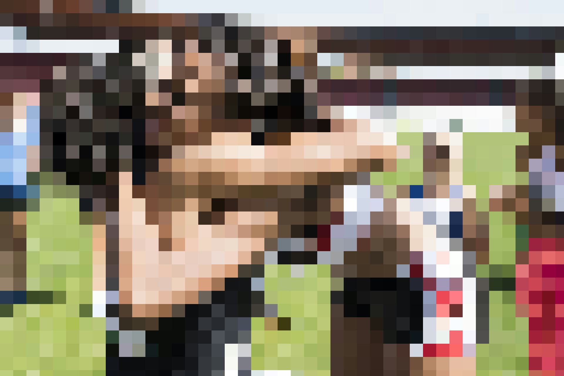 Die Medaillenübergabe von Mujinga an Ditaji am UBS Kids Cup Final 2017 im Letzigrund.
