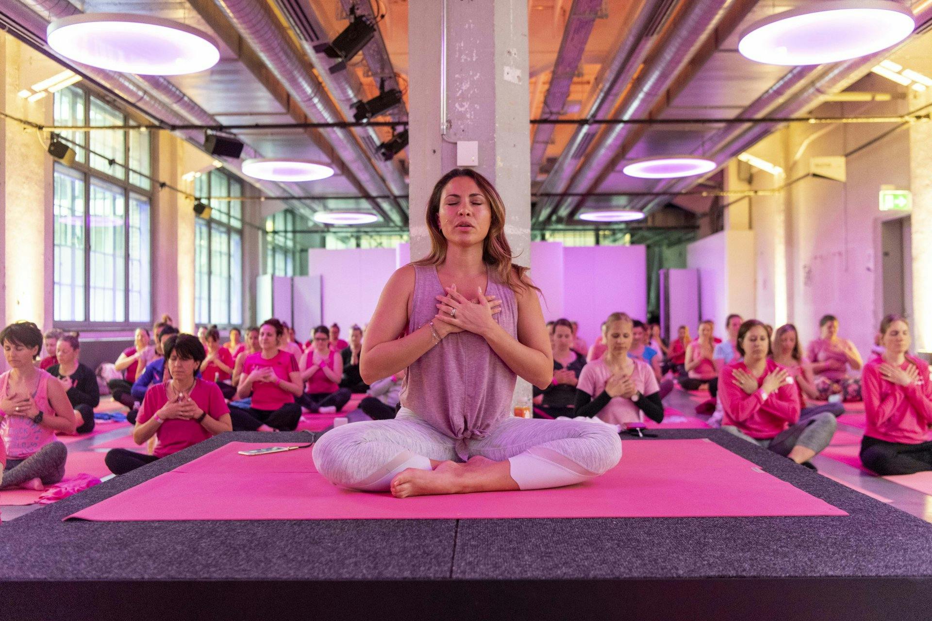 Bei den Veranstaltungen stehen immer die Betroffenen im Fokus. Mit viel Empathie, Fingerspitzengefühl und Positivität stärken sich die Frauen gegense...