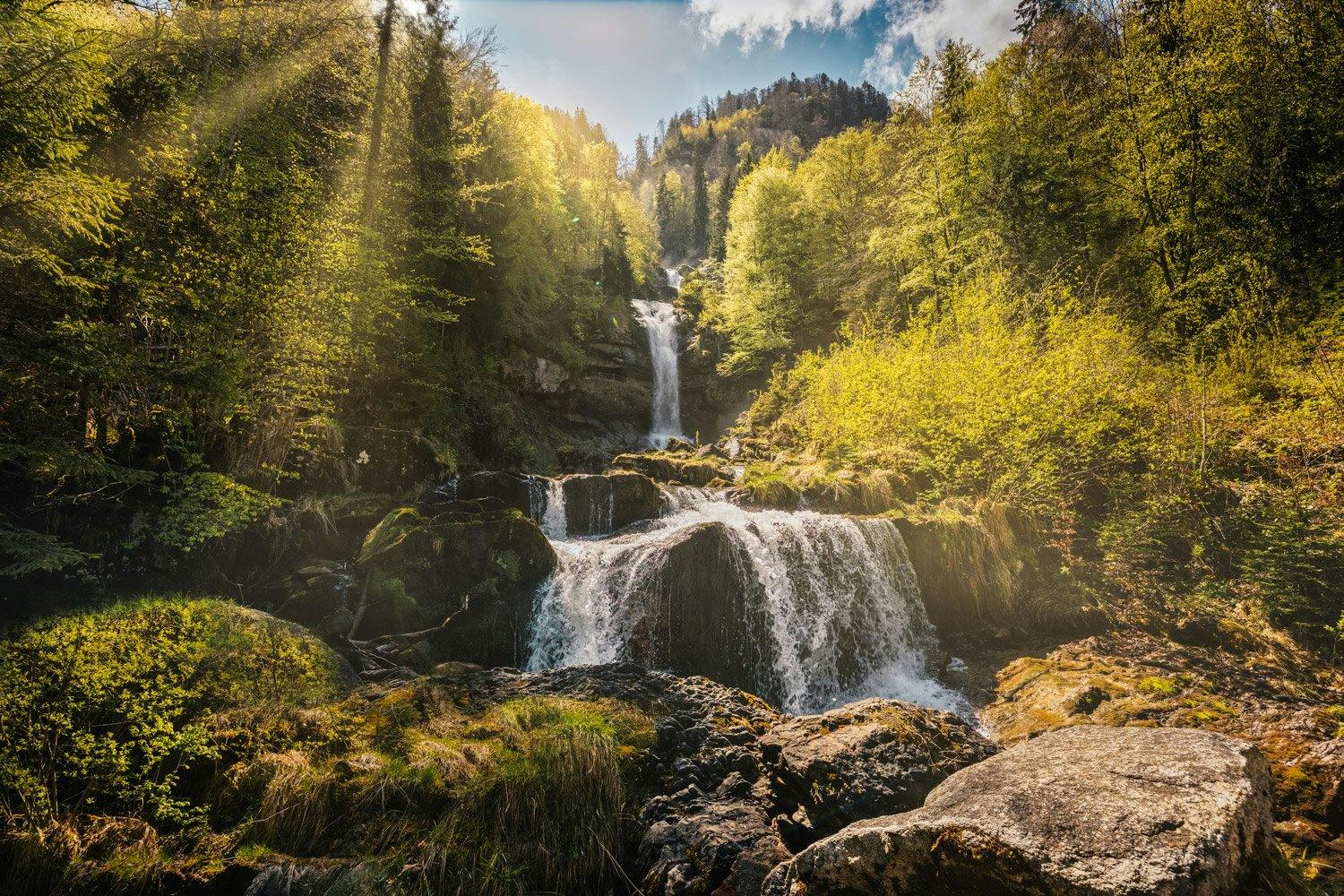 Wild – Die Giessbachfälle stürzen tosend über 14 Stufen hinunter.
