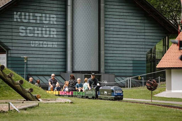 Wer es nach dem Panoramaweg auf den Gurten schafft, erwartet oben unter anderem die Kleineisenbahn - Spass für die Kinder ist vorprogrammiert!