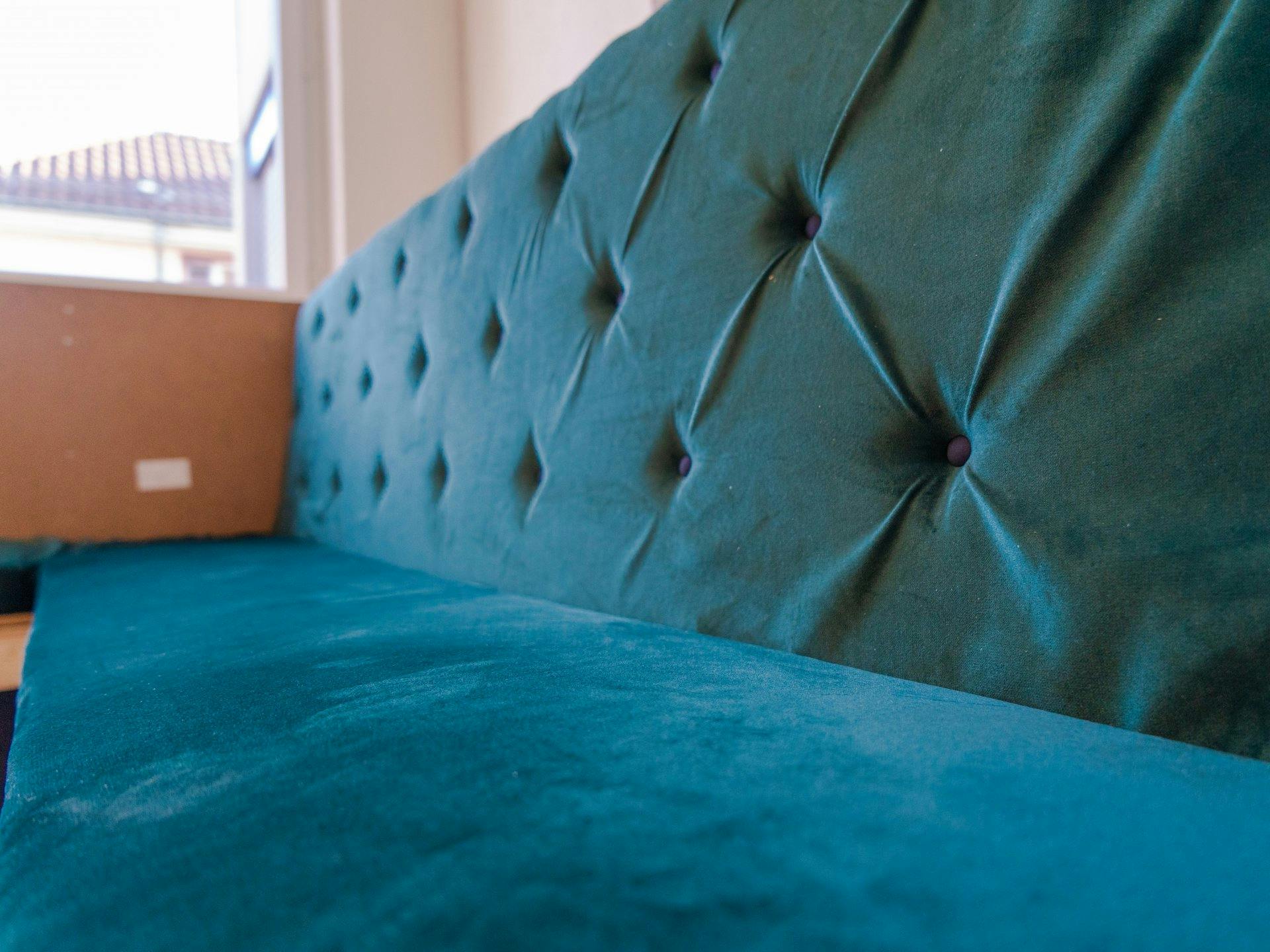 „Sneak Peek“ auf das Ambiente im O: Edle Stoffe werden zusammen mit Kupfertischen, einer Rosenwand und
Sichtbeton den Stil im Essbereich prägen.