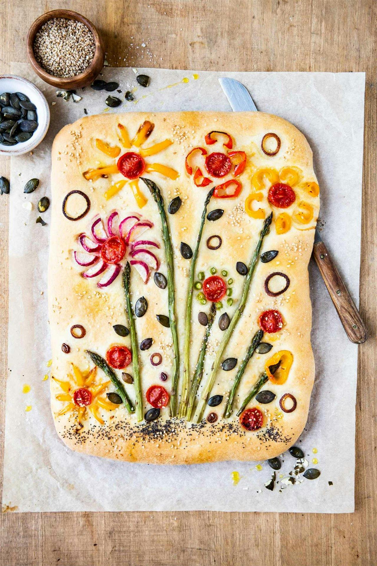 Dieser künstlerische Gemüse-Garten auf Focaccia-Brot macht richtig Spass.