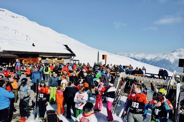 Weltoffener Charme trifft hier auf Gemütlichkeit! Bei Werni gibt's traditionelle Küche und coole Drinks. Ein Einkehrschwung auf die grosse Sonnen-Terr...