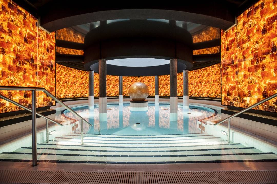 Ein Besuch im Bogn Engiadina lohnt sich immer. Hier findest du eines der attraktivsten Thermalbäder, eine grosse Saunalandschaft, das Römisch-Irische...