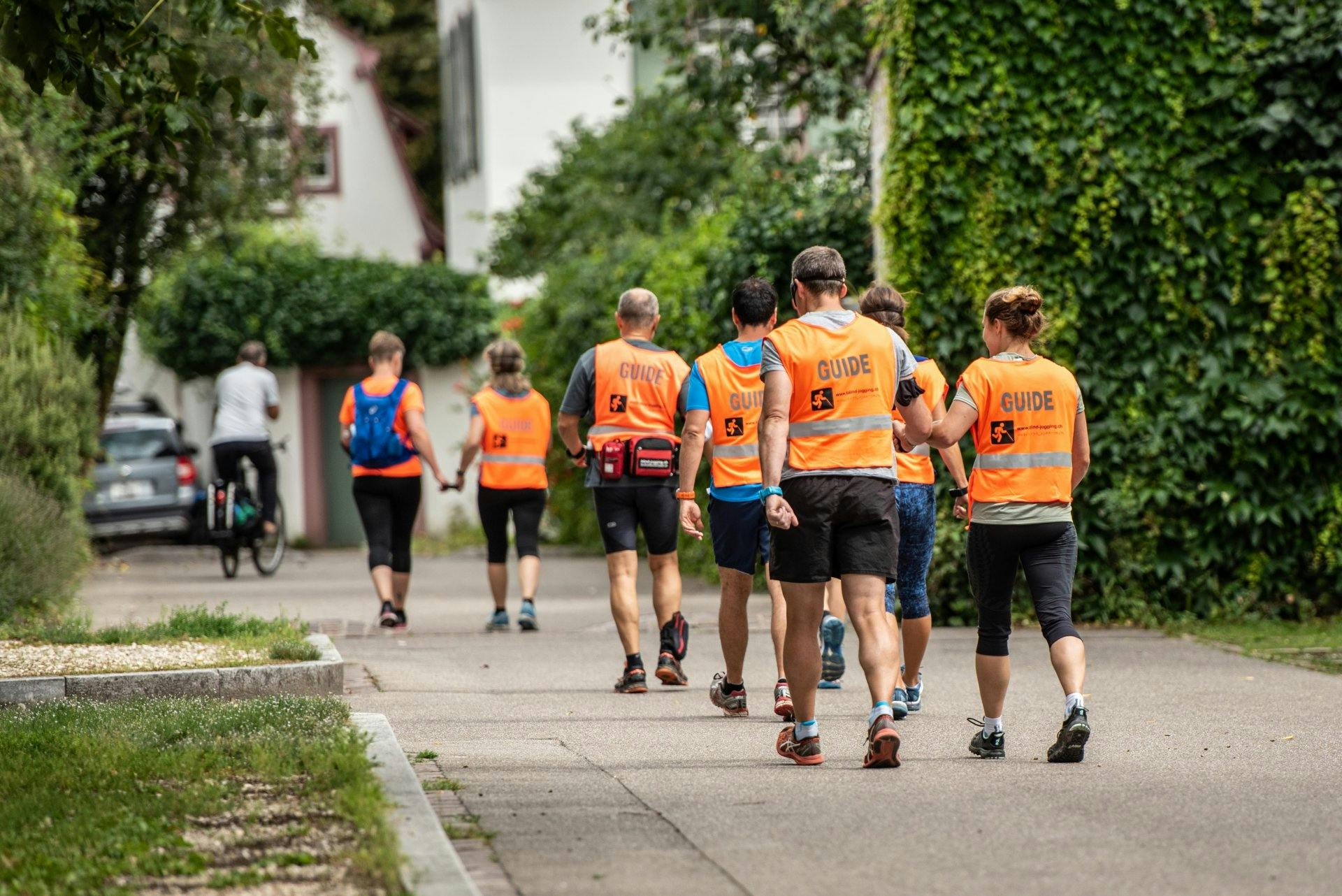 ...incontrano persone non vedenti e ipovedenti per...