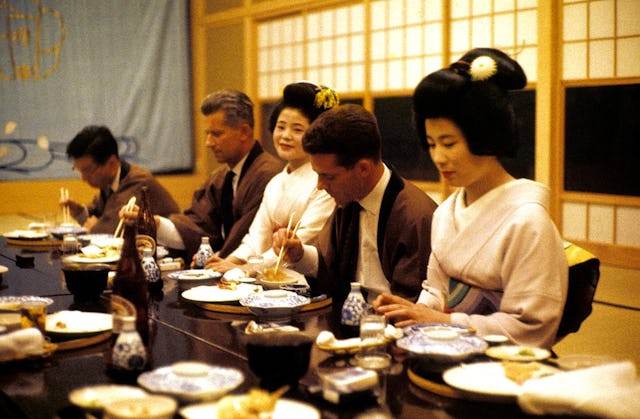 In Japan entdeckt Bruno Gfrerer bei einem Geschäftsessen Sushi. In Japan entdeckt Bruno Gfrerer bei einem Geschäftsessen Sushi.