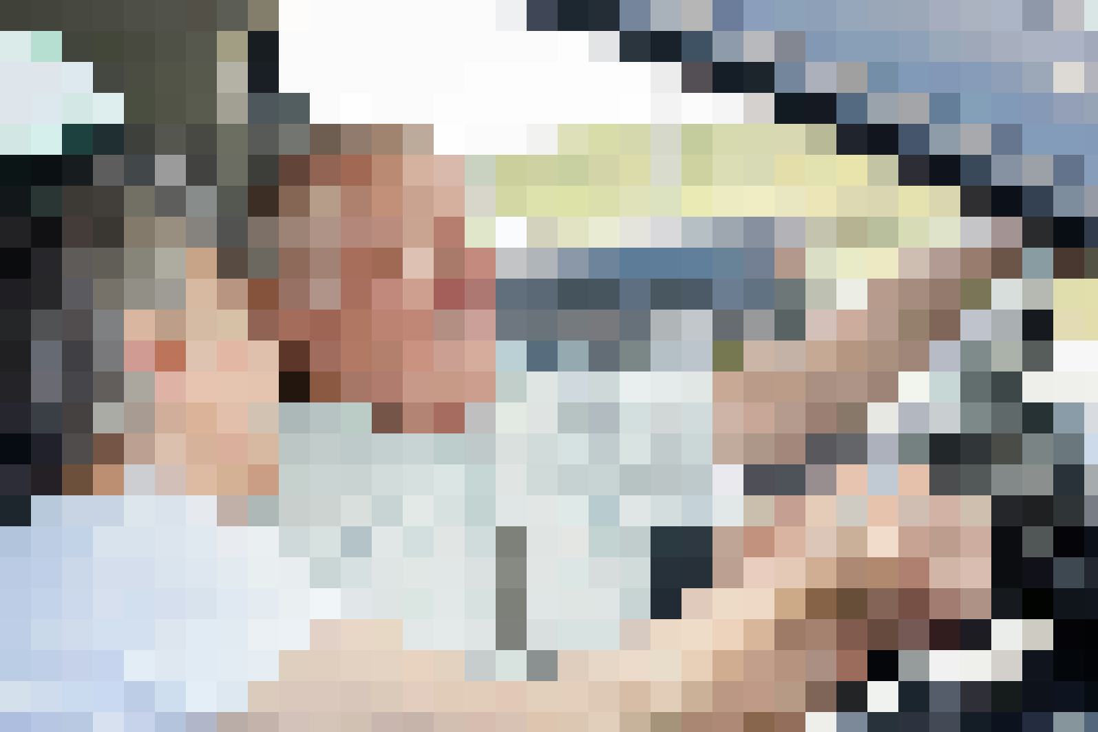 Unterwegs im Auto: Das gibt auch vielen Seniorinnen und Senioren ein Stück Freiheit. Die Sicherheit sollte aber immer vorgehen.