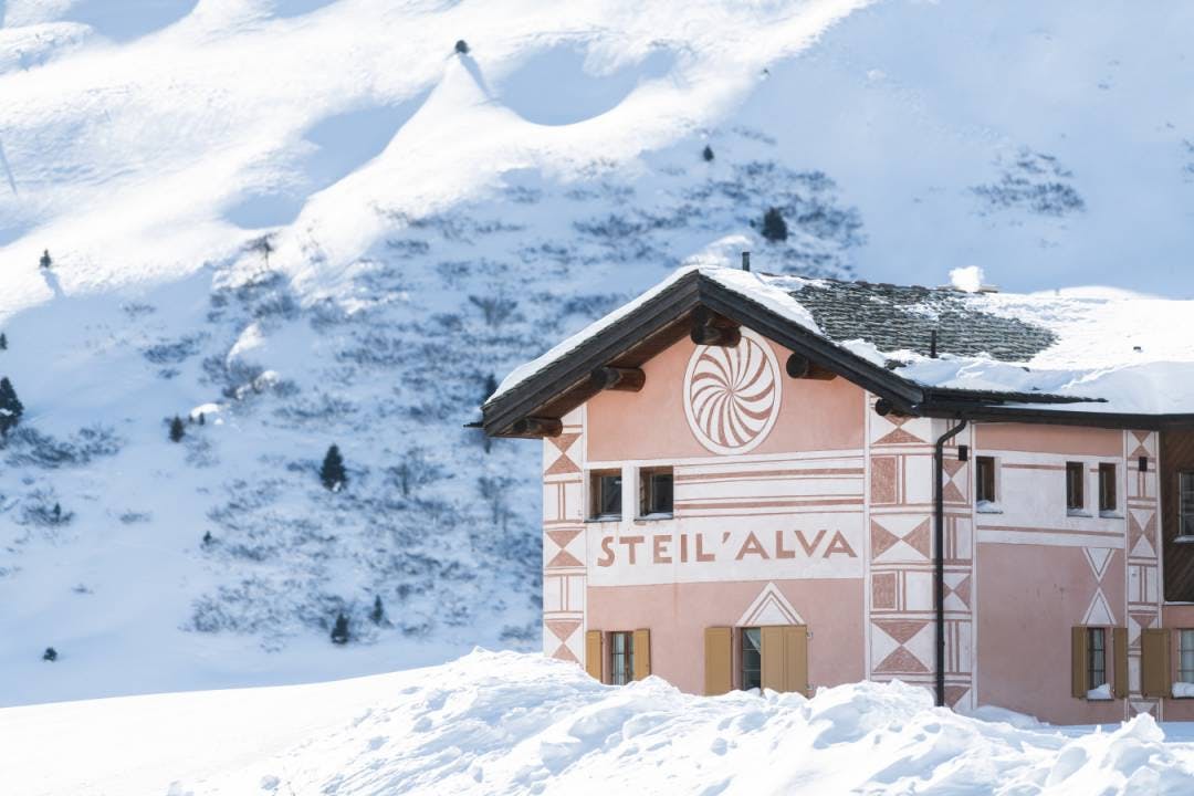 Im Bergrestaurant Steil’Alva erfährst du gelebte Gastlichkeit, Freundschaft und geniesst qualitativ hochwertige Speisen zu fairen Preisen. Dazu gibt e...