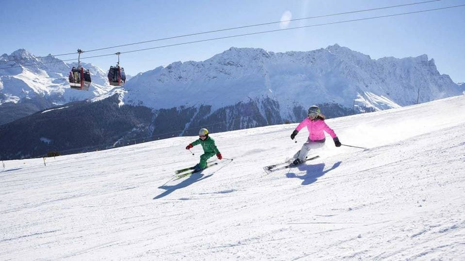 Geniesse während deinem Urlaub in der Schweiz 80 km bestens präparierte Pisten mit extra breiten und langen Abfahrten im kinderfreundlichen Savognin.