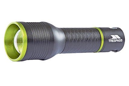 En catimini: Lampe de poche Trespass Illuminate 350 Lumen LED, 29 fr. 95, Brico + Loisirs.