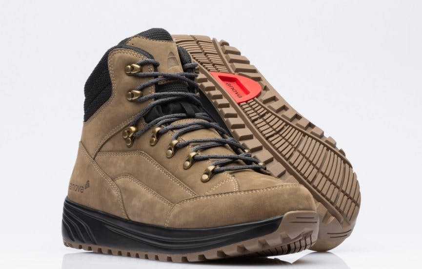 Der Outdoor-Schuh Stefania für Damen und Salvatore für Herren.