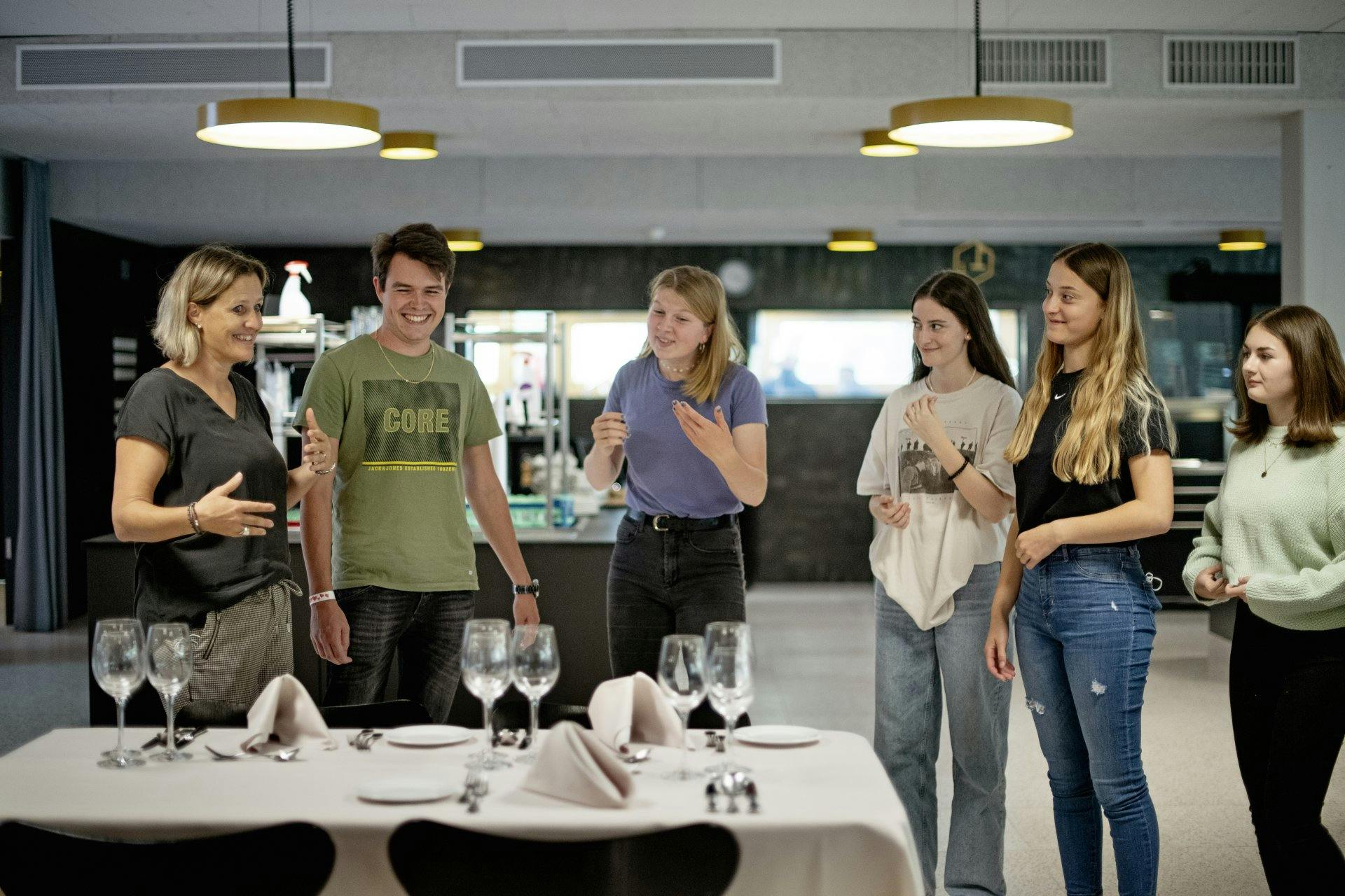 L'hôtellerie-restauration compte de nombreuses professions différentes à découvrir.