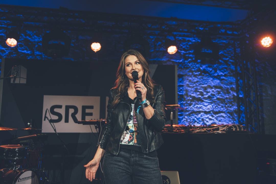 Moderatorin Judith Wernli führte durch das Showcase mit den drei «Best Talent»-Nominierten.