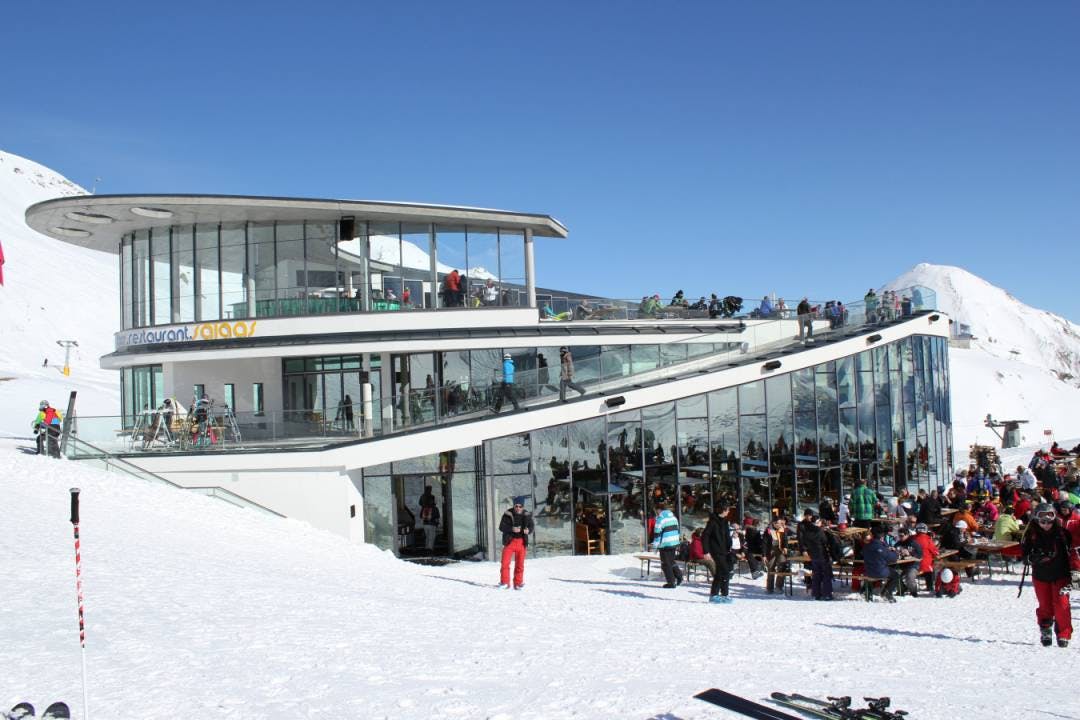 Das Restaurant Salaas wurde 2007 erbaut und ist wunderschön eingebettet in einem nach Südosten offenen Hochtalkessel. Man sagt, das Haus liege direkt...