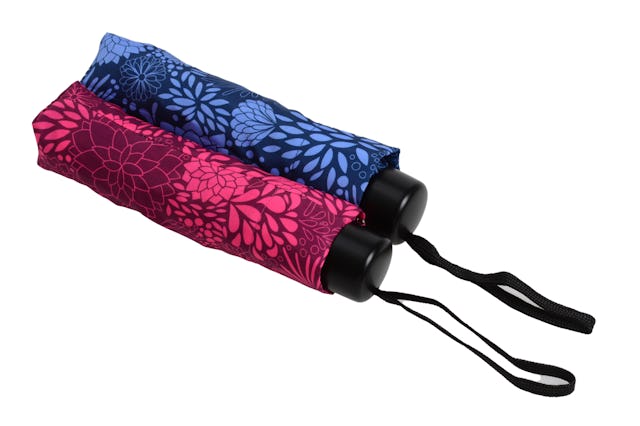 Double protection: Parapluie,
diverses couleurs,
8 fr. 95 l’un, Coop City