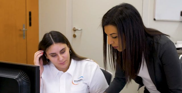 Chez Bouygues, la relation apprentie.e-formateur est centrale.