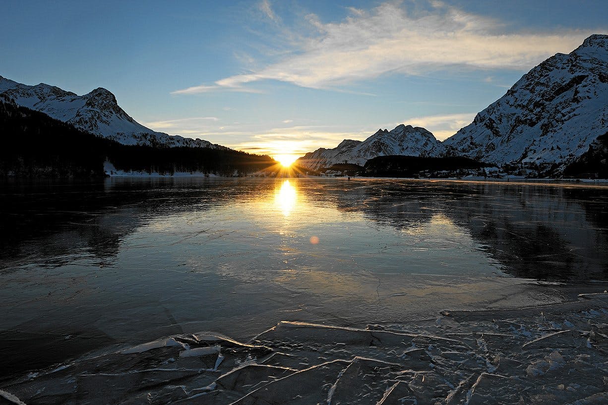 Im Engadin geniesst du Natur pur: Sonnenuntergang am Silsersee