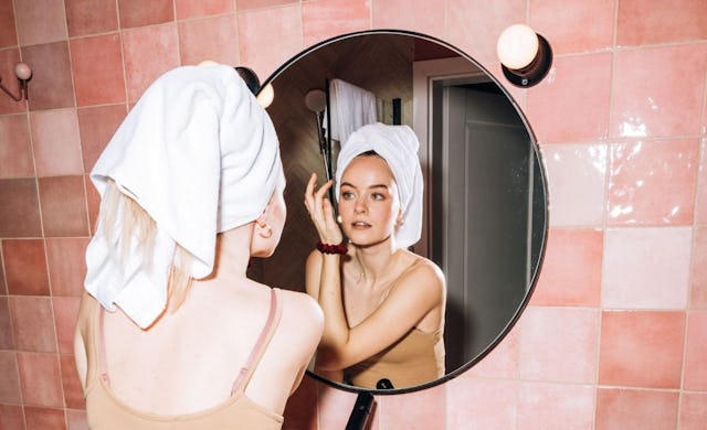 Wintertrockenheit war gestern: Die richtigen Produkte halten deine Haut frisch und hydriert. Wintertrockenheit war gestern: Die richtigen Produkte halten deine Haut frisch und hydriert.