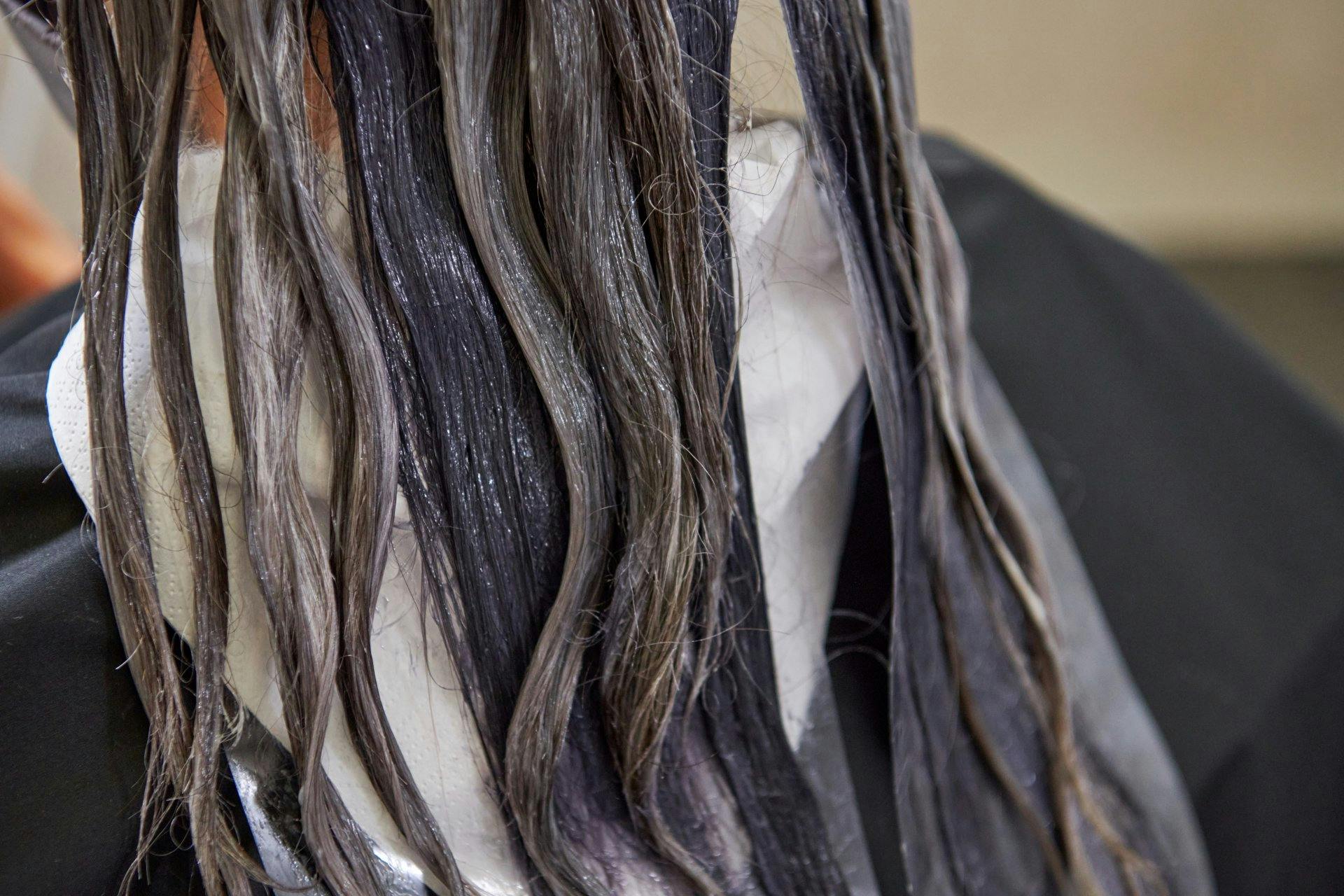 ... grâce au soin Wella SilverGlow Treatment.