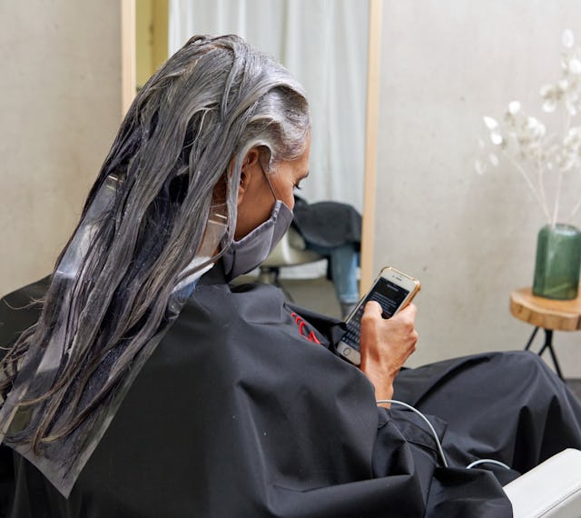 Le soin n'a besoin que d'un temps de pose de 30 minutes pour assurer un éclat rapide et un gris plus expressif!