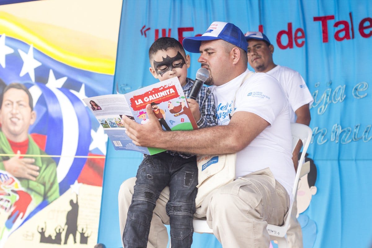 … et les pères, ainsi que l'accès à des repas sains et à des soins médicaux.