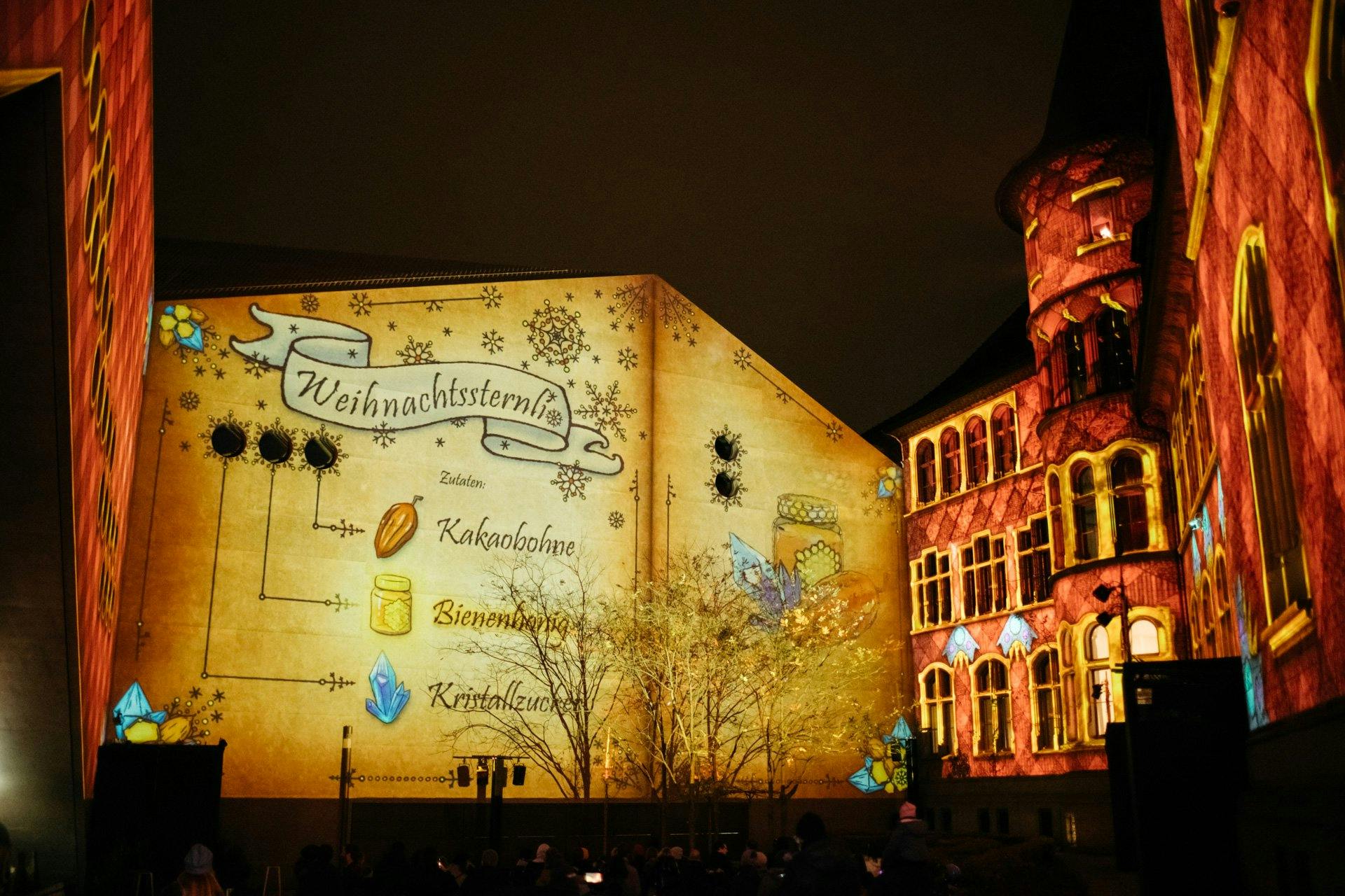 Besucherinnen und Besucher ...