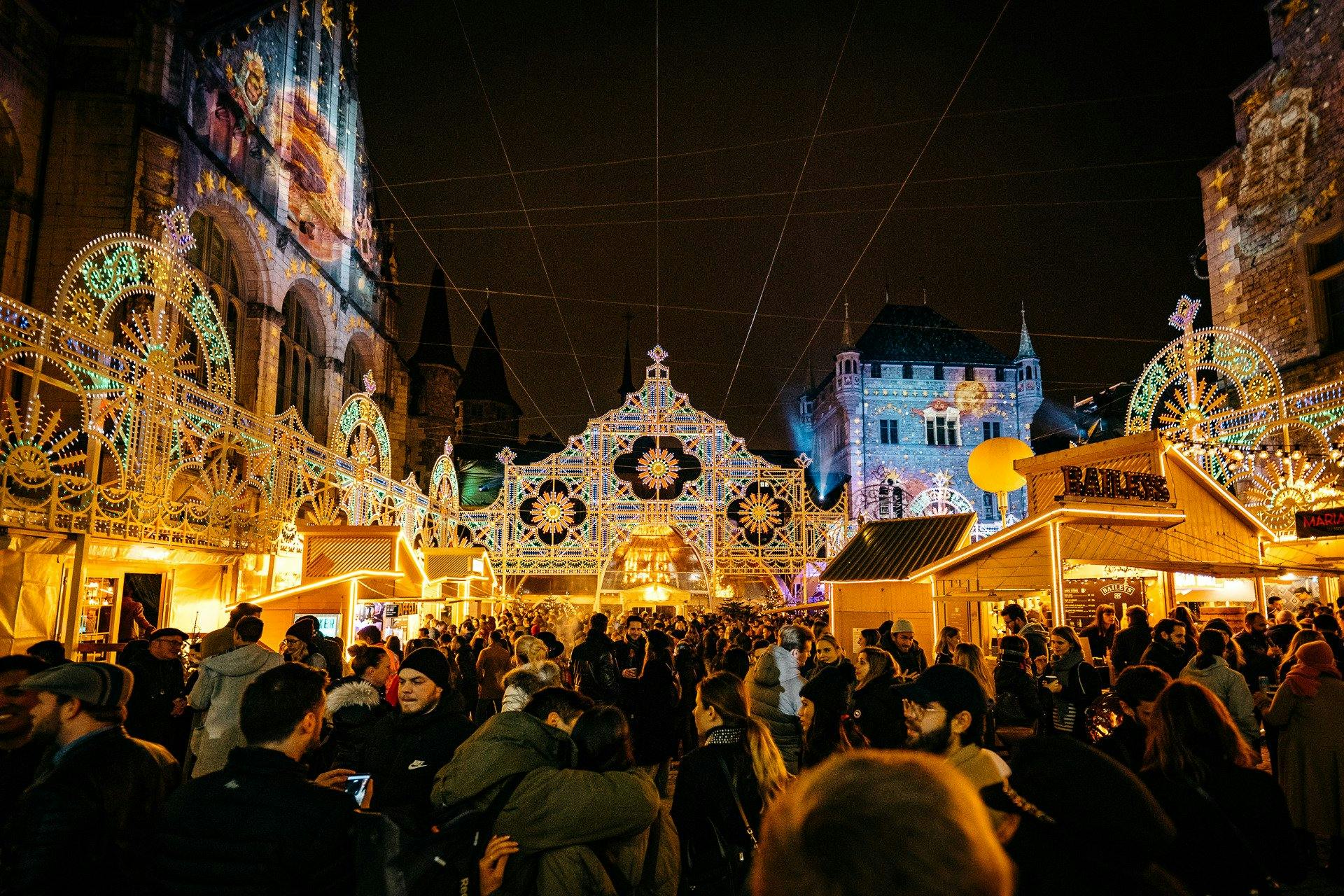 Eher bunt und laut ist hingegen das Illuminarium im Innenhof des Landesmuseums. Hier gibts das bereits beliebte Monsterchen Yuki, das jedes Jahr eine...