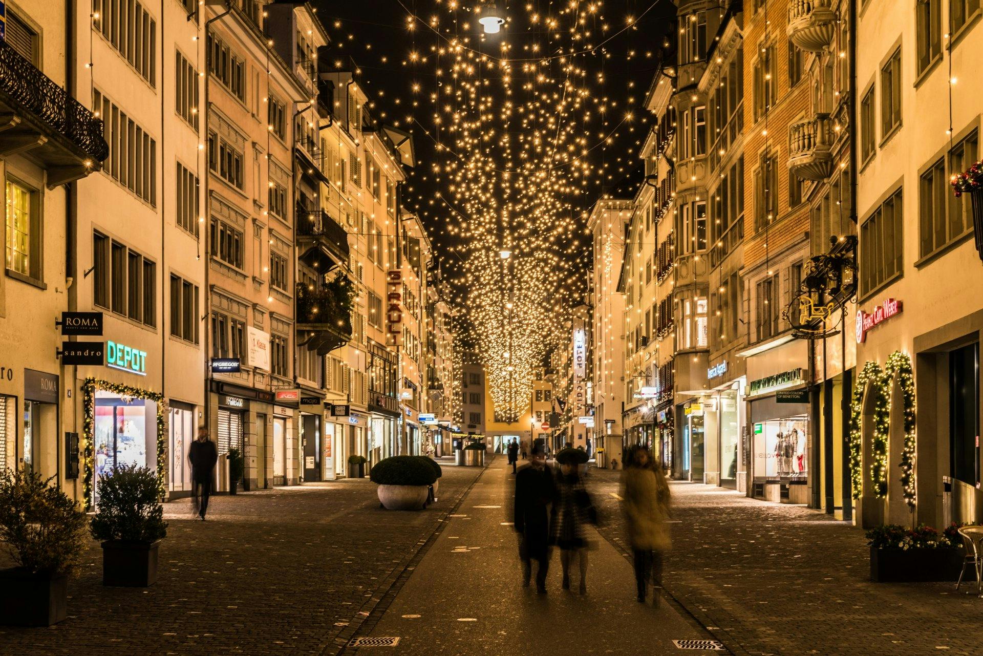 Beliebtes Fotosujet: Die romantischen Weihnachtslichter am Rennweg.