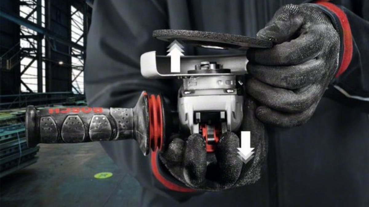 Actionne le levier et retire le disque.