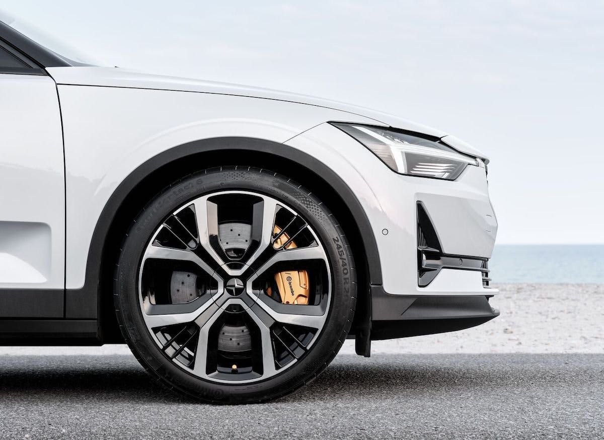 Der Polestar 2 bietet edles Design, innovative Technologie und eine gesunde Menge Sportlichkeit.