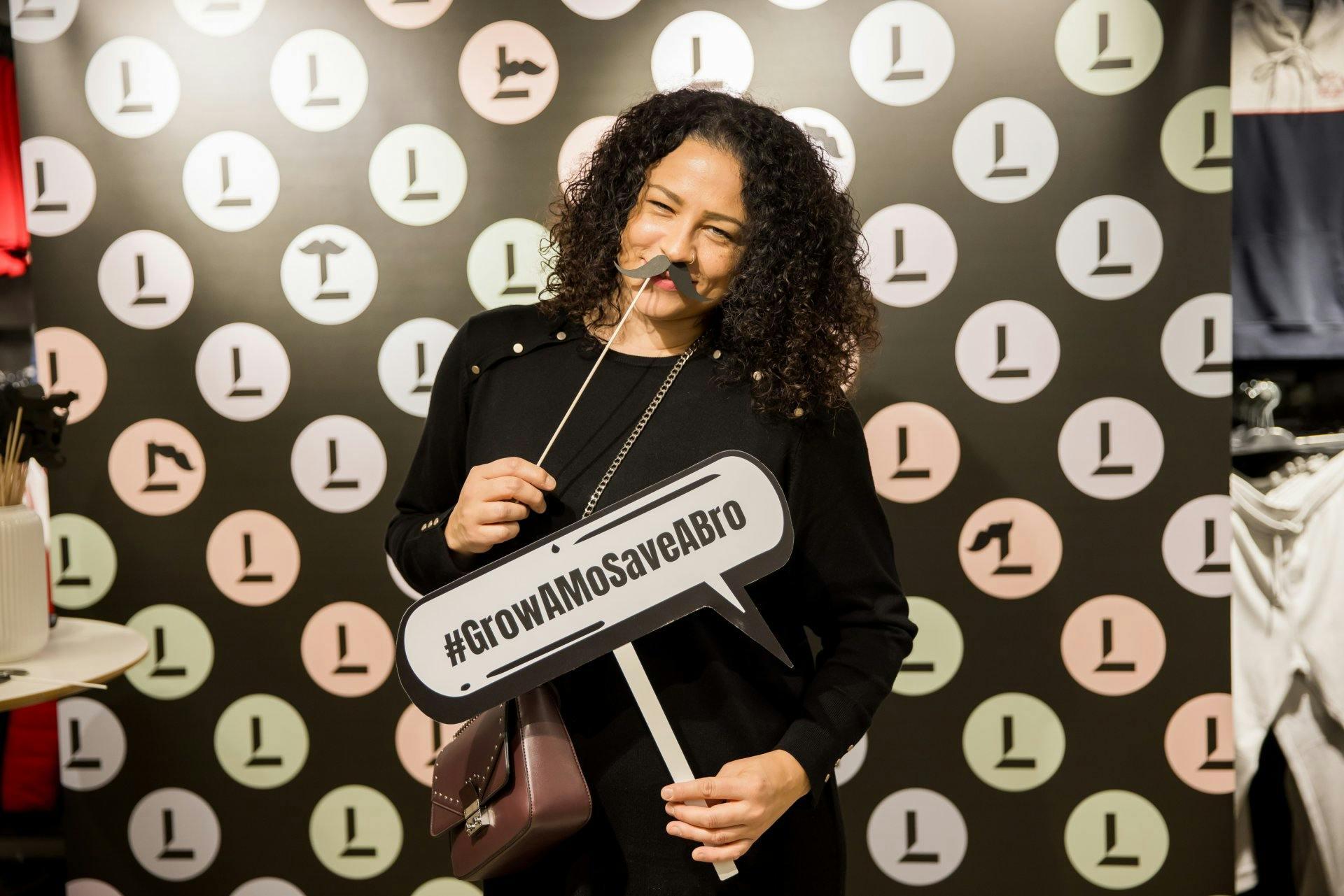 Auch Mo-Sisters waren gefragt und konnten mit einer Spende an die Movember Foundation Teil der Bewegung werden.