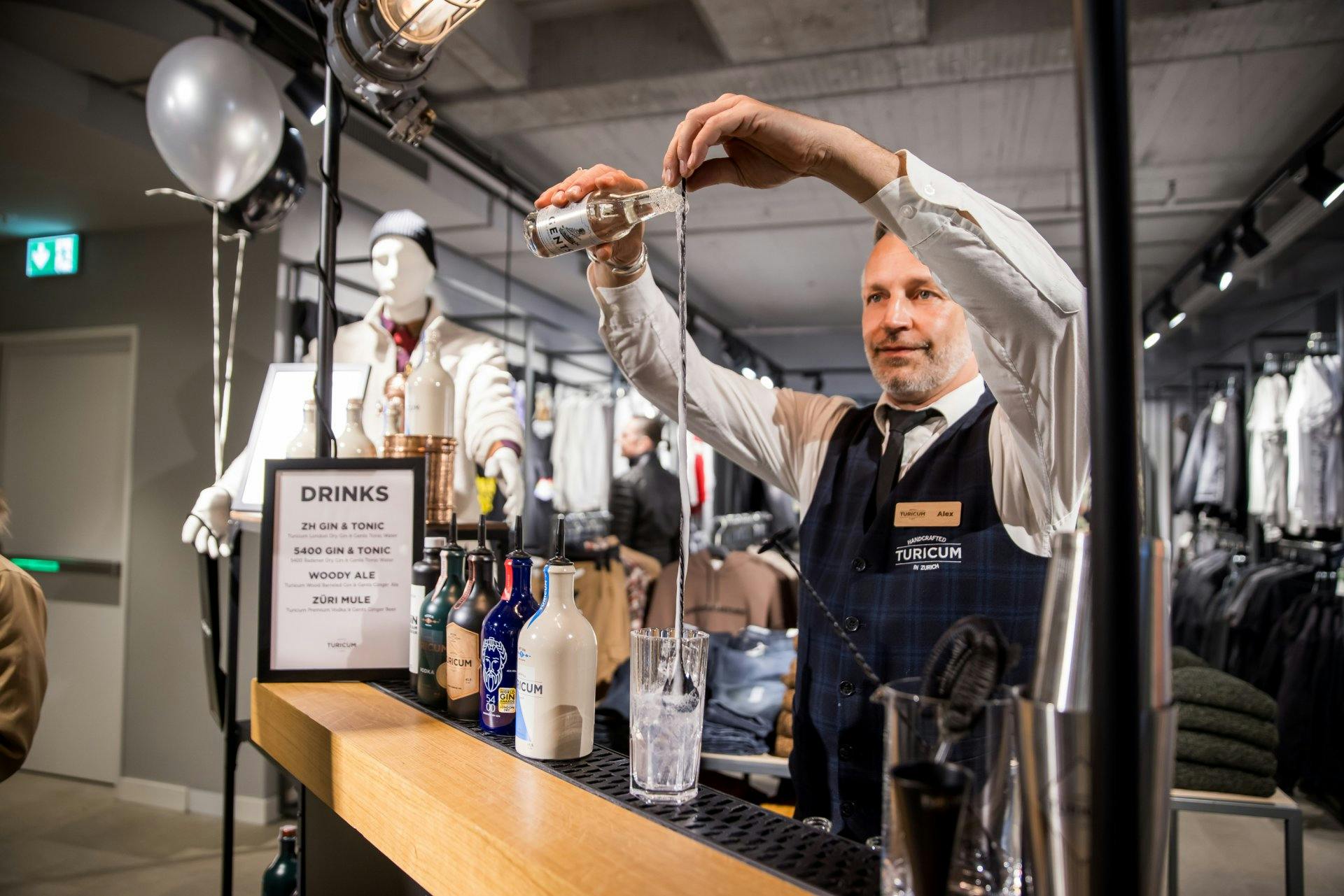 Einen kühlen Drink gab es von den Mix-Experten der Zürcher Turicum Distillery.