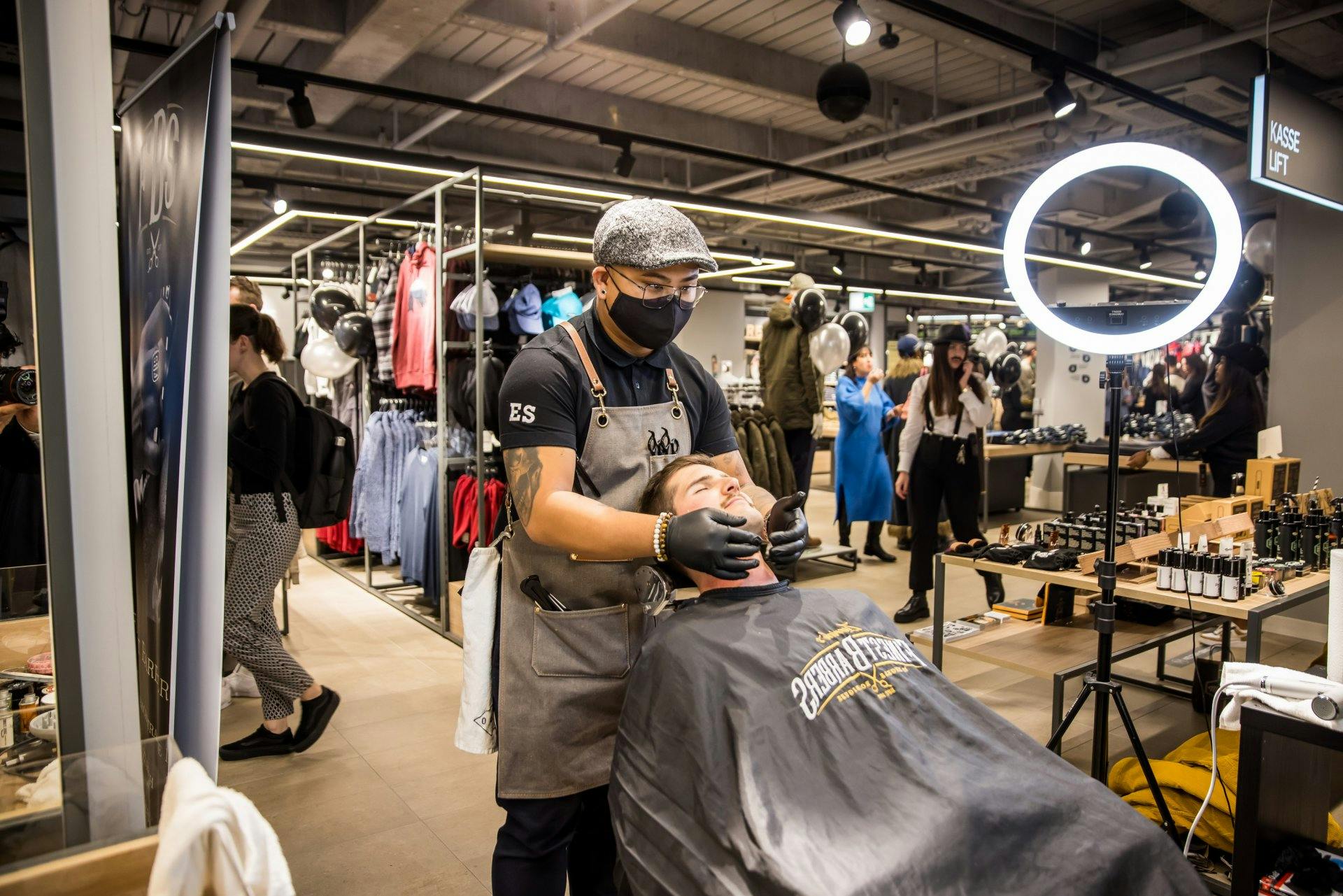 Einmal einen neuen Look bitte: Die Barber von Zuerich’s Finest Barbers verpassten jedem Mann seinen Wunschbart.