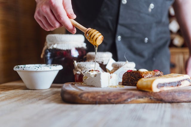 Du miel, de la feta et des pastizzis font partie des gourmandises de Malte.