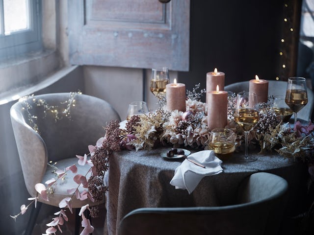 Die Tipps von DEPOT verhelfen dir nicht nur zu einem weihnachtlich schönen Adventskranz, sondern bringen dich bestimmt auch in Festtagsstimmung.