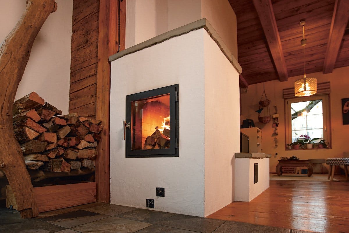 Passer d’un combustible fossile à une énergie renouvelable comporte de nombreux avantages.