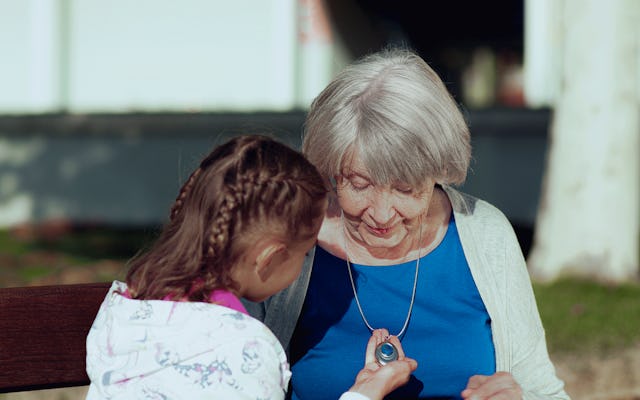 En cas d’urgence, il suffit d’appuyer sur le bouton SmartLife Care pour être mis en relation avec une personne de contact ou la centrale d’appel 24h/24. En cas d’urgence, il suffit d’appuyer sur le bouton SmartLife Care pour être mis en relation avec une personne de contact ou la centrale d’appel 24h/24.