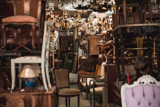 Menschen lieben es, zu Hause Dinge zu horten. Durch Sammlungen werden Wohnräume Teil der eigenen Persönlichkeit Menschen lieben es, zu Hause Dinge zu horten. Durch Sammlungen werden Wohnräume Teil der eigenen Persönlichkeit