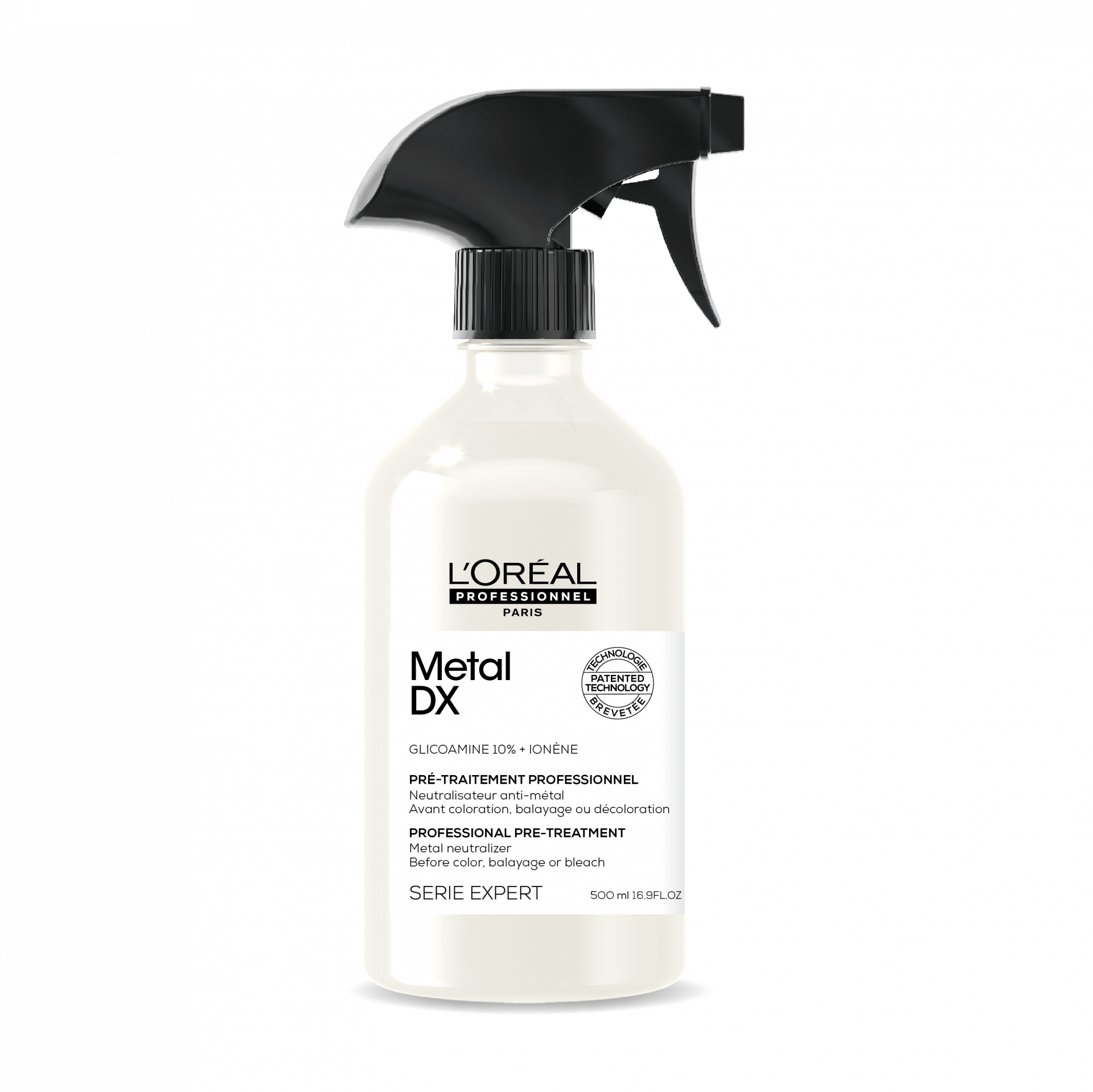 Schritt 1: Die Vorbehandlung (Spray) neutralisiert das Metall vor dem Färben, Bleichen oder der Balayage.