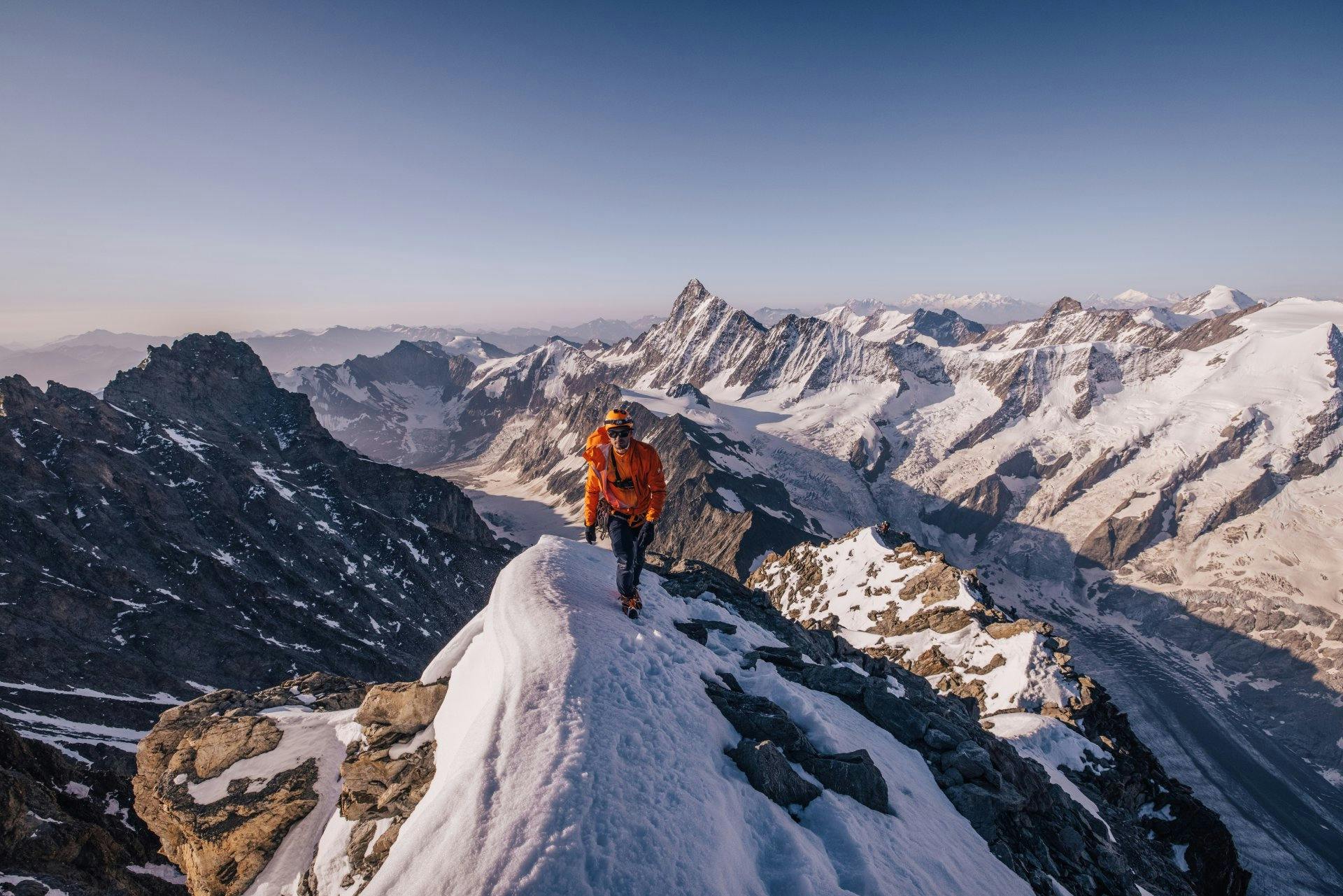 Als Ausgleich zu seinem Job als Arzt besteigt Max die Schweizer Alpen.