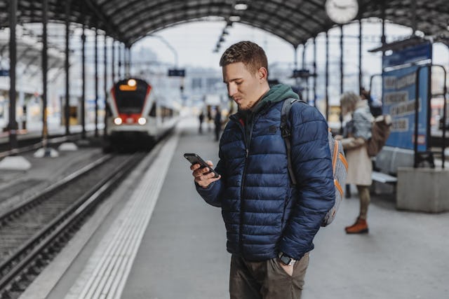 Entspannend: Mit dem Zug zu Arbeit oder Uni.