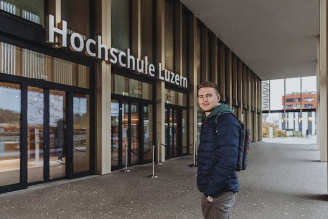 Severin ist Student an der Hochschule Luzern am Standort Rotkreuz. Und leidenschaftlicher Pendler.