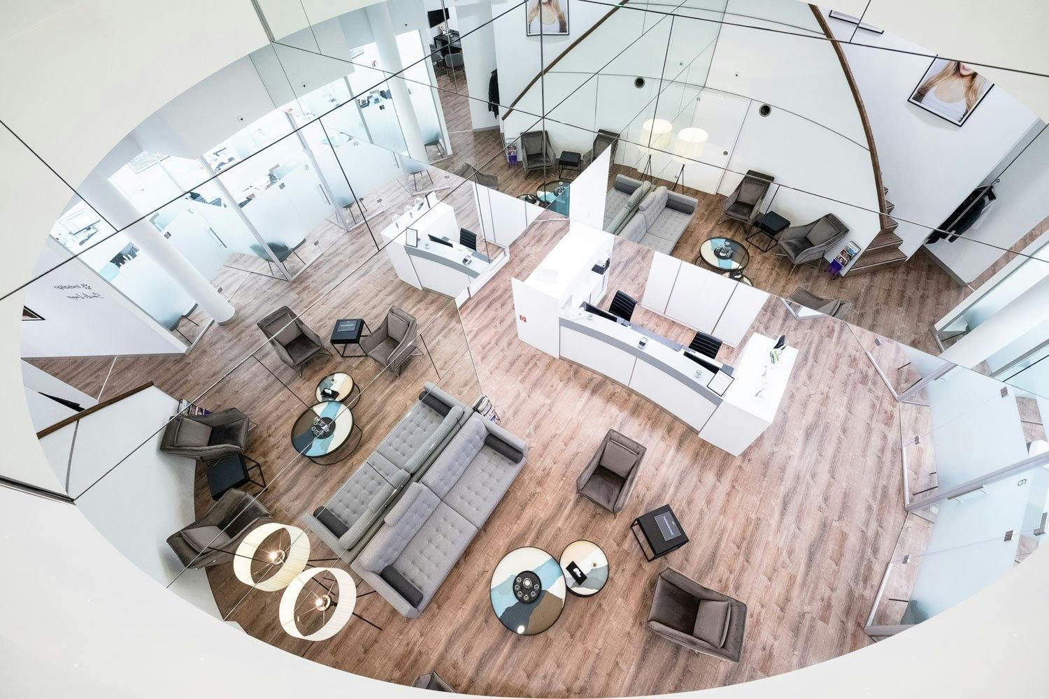 Hier wird mittels neuster vVARDIS-Technologien Karies therapiert.