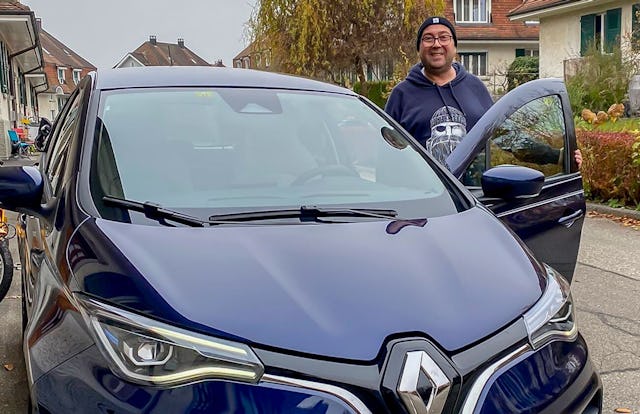 Michael möchte die Elektromobilität gerne kennenlernen und hat sich für den Renault Zoe entschieden.