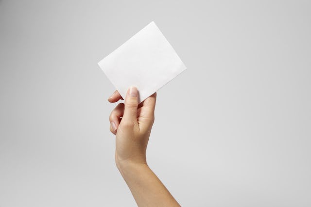 Das Waschmittel «bluu» ist hochkonzentriert und zu einer Art Papierstreifen zusammengepresst.