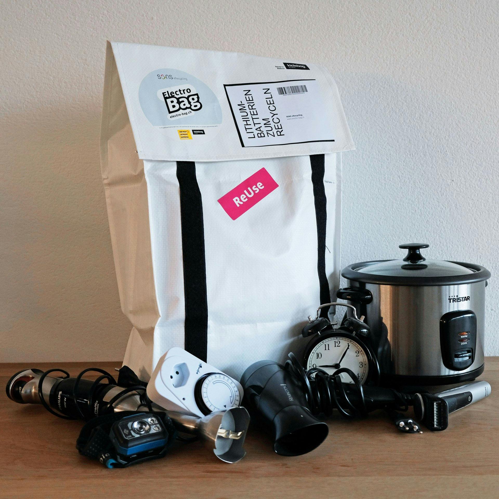 Avec l'Electro Bag, la reprise de vos appareils électriques et électroniques usagés n'a jamais été aussi facile.