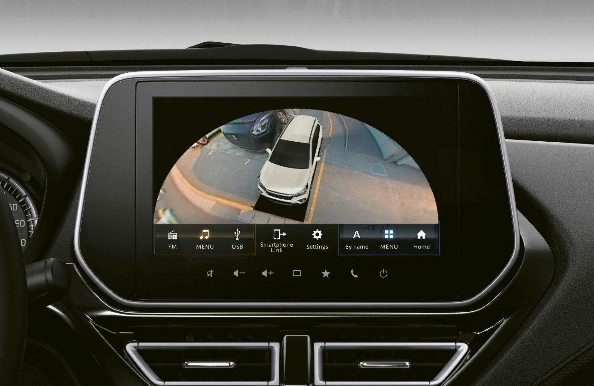 L'écran affiche également des informations telles que la consommation de carburant, l'autonomie, le flux d'énergie du système hybride, les avertisseme...