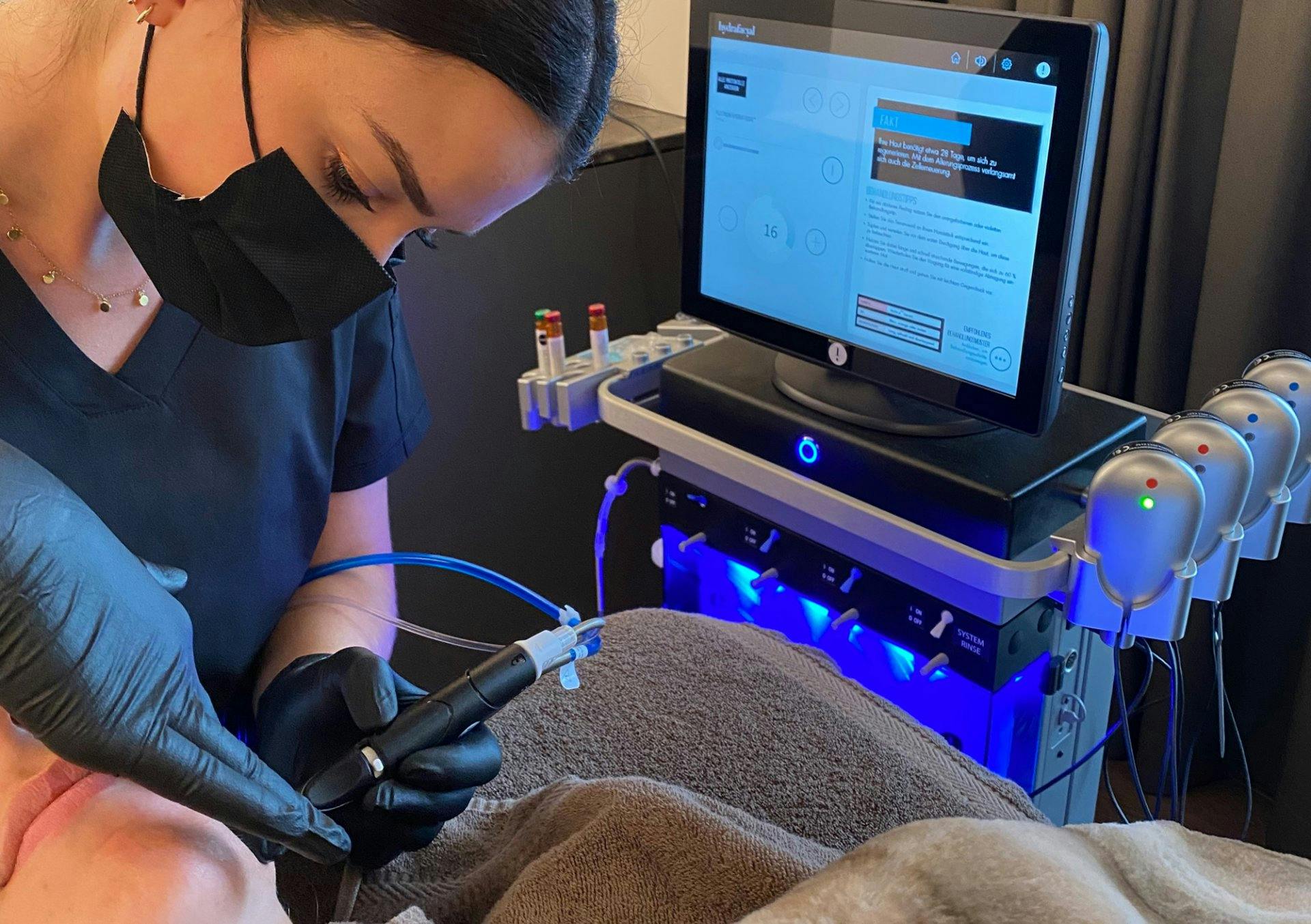 Die Hydrafacial-Behandlung wird sowohl von Frauen wie auch von Männern in Anspruch genommen.