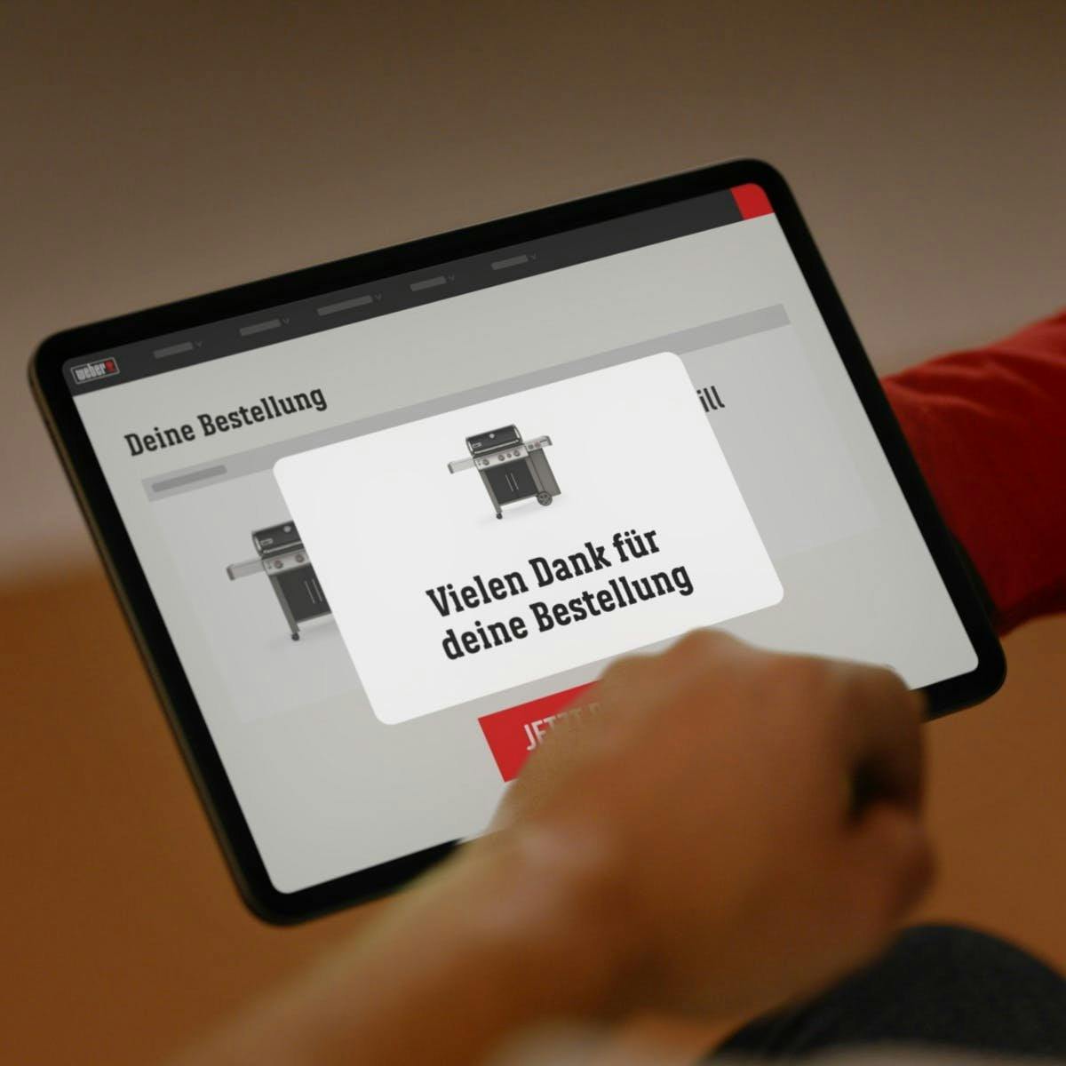 Dank «Click&Grill» erhältst du eine E-Mail und eine Push-Benachrichtigung, wenn dein Grill geliefert wird.